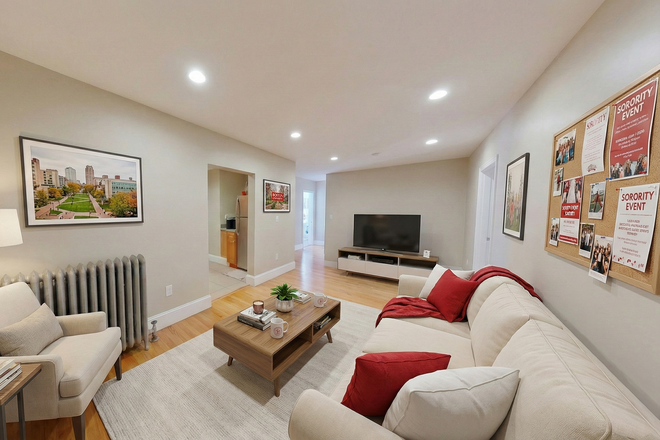 Unit - PREMIUM 4 BED / 2 BATH BU CENTRAL! NO BROKER FEE OR SECURITY DEPOSIT! BEST DEAL FOR SEPTEMBER 1! Condo