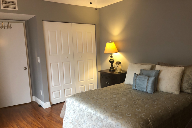 Bedroom and Closet - Near FAU / Utilities Included / Female Roommate Wanted