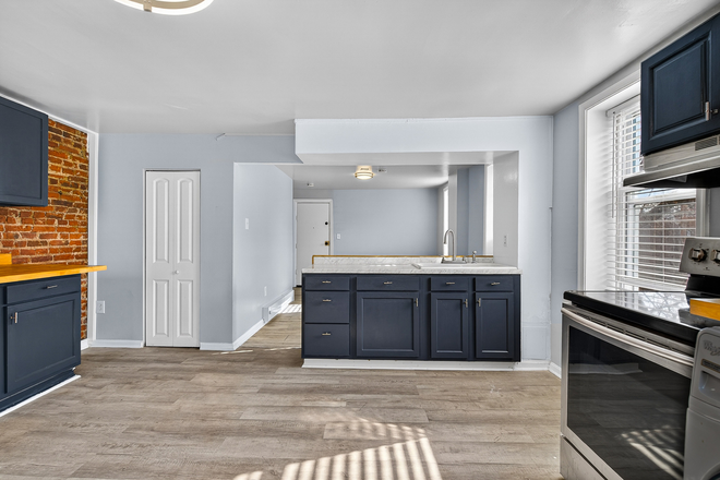 Kitchen - Spacious 2Bedroom 1Bathroom Triplex