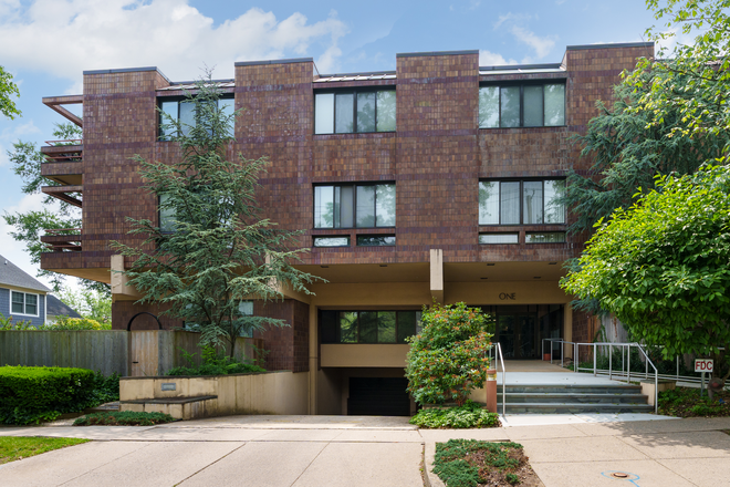 Front entrance - Unfurnished 2BR apt-Markham Rd-Princeton