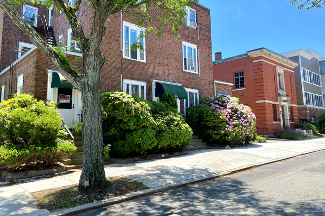 Exterior/ Building - One Bedroom Apartment. All Utilities Included. Walk 5 Blocks to Brown.