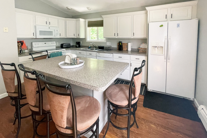 Kitchen - Available for a group of 4! 4 Bedroom in Bonnet Shores! House