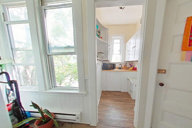 Call NOW for showings! 617-236-8550 - JEFFERSON ST - *HALF FEE* TRUE 3BR/1BA NEAR LECHMERE, KENDALL FOR *9/1/2026* W/ LNDRY ON SITE, PRKNG Apartments