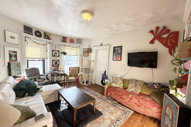 living room - *NO BROKERS FEE!* Spacious 3 Bed / 1 Bath near HBS! Apartments