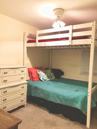 Bedroom 2 - 2 Private Bedrooms in Vegetarian/International SHARED House close to UM with dogs