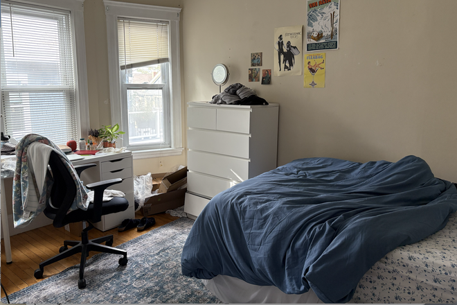 Bedroom - Summer sublease available - 20 Sunset Rd Apartments