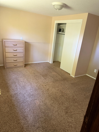 Bedroom - Room available in 4 bedroom home