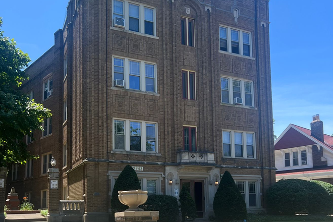  - Traymore Apartments