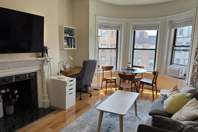 Call/text 602-317-9877 for a showing. - 8-1-26 / JUST LISTED FRONT-FACING PENTHOUSE 1BR / LOOK AT PICS!!