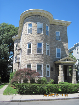 Exterior of 69 Wendell St in Cambridge - 1 BR Cambridge, Great Location near Harvard Square