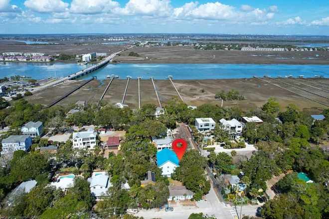 Prime location - 2 bedroom, 1 bath cottage on folly beach - 2 blocks to beach and 2 blocks to center street