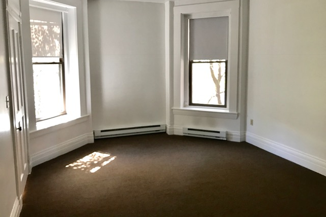 STUDIO - NO BROKER FEE - SPACIOUS UNFURNISHED STUDIO AT 248 NEWBURY STREET AVAILABLE SEPTEMBER 1, 2025