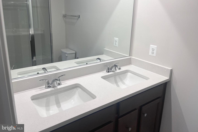Bathroom - New Gorgeous Townhouse