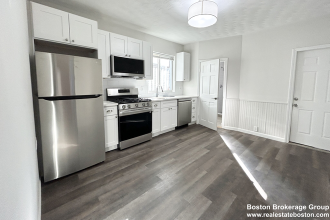 unit 1 kitchen - Newly Renovated 4 Bed 2 Bath Condo