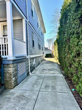 driveway - 2 to 3 bed near Miriam Hospital Apartments