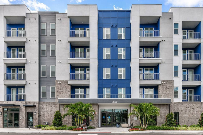 Building - Sublease immediate studio single, 4th floor Apartments