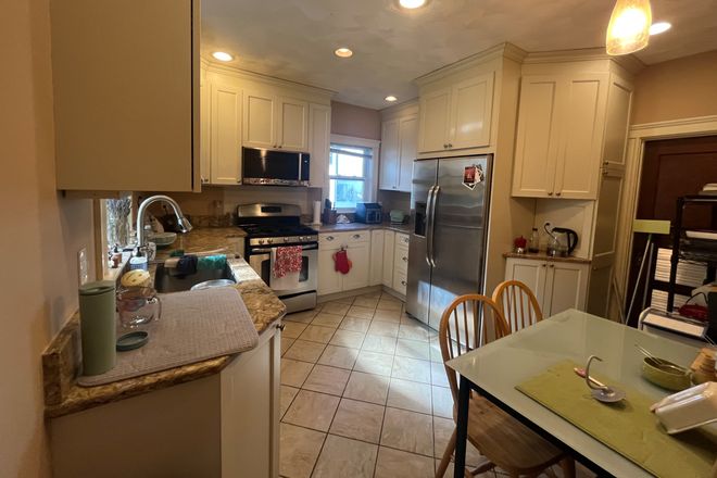 Kitchen - Single Family House - No Broker’s Fee - 6 Bed/2 Full Baths!  Adjacent to Campus