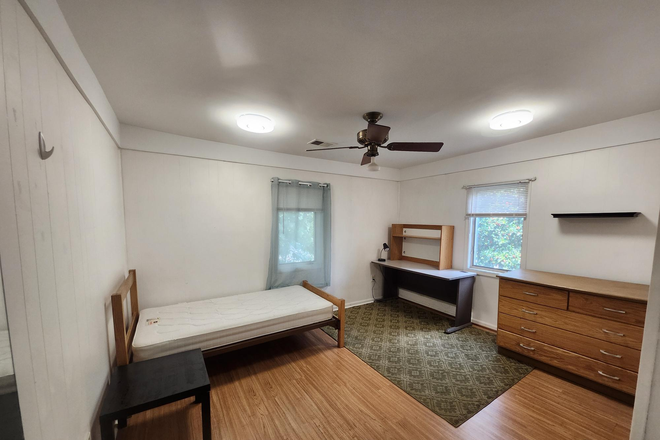 bedroom #1 from doorway - bedrooms available $785  plenty free convenient parking (rooms available 9/2025) House