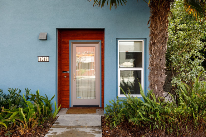  - Beautiful Emeryville Townhouse!