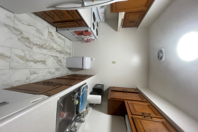 Kitchen - looking for 2 roommates! 301 Hill Gardens, walkable! Apartments