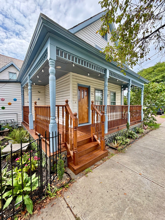 Front Porch - Great Bedroom in 2 Bedroom Furnished Apartment with In Unit Laundry and Off Street Parking
