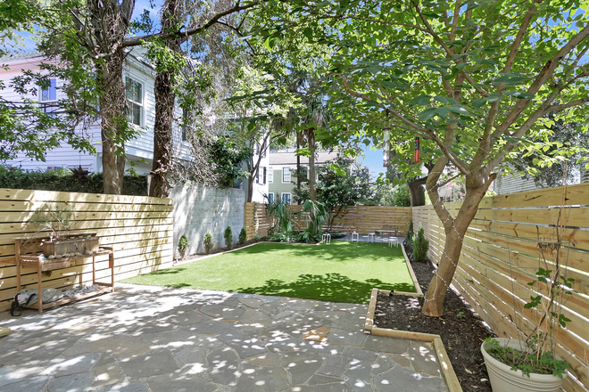 Courtyard Enclosed - Renovated 2nd Floor 1Bedroom 1Bathroom Charleston Single Duplex