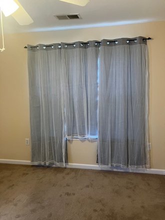 Bedroom - University Village - 4 bed/bath; rooms available Jan 2026 (guys only) Condo