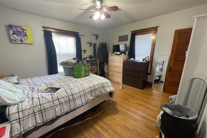 Bedroom - !!! June Move In - UST Rental- 5 Bedroom 2 Bathroom !!!!