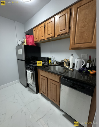 Kitchen - Kenmore Sq 1 Bed Beacon St Apartments