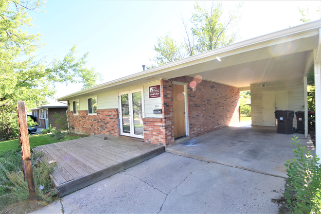 880 33rd - 880 33rd St. (3BR/1BA)