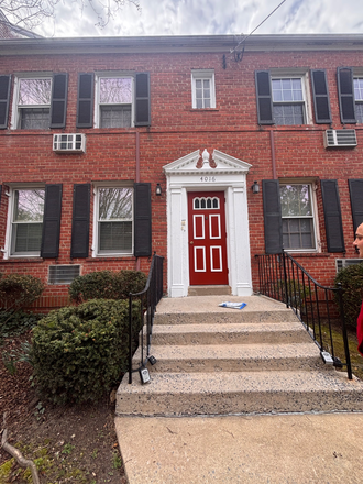 Unit - Cheap Spring Valley Apartment, 5 min walk from campus, near metro stop, looking for summer sublette