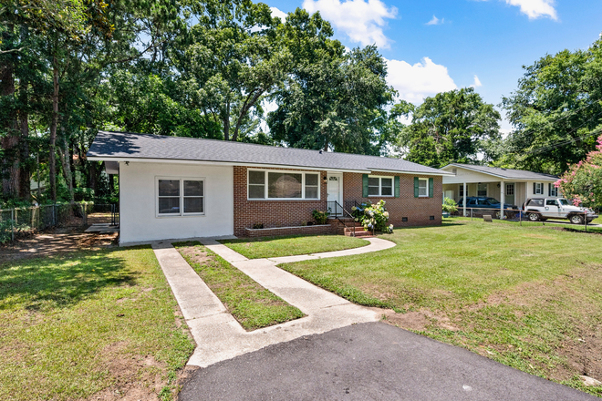 exterior - West Ashley home for rent 3/2. Close to downtown, MUSC, College of Charleston. Large fenced yard.