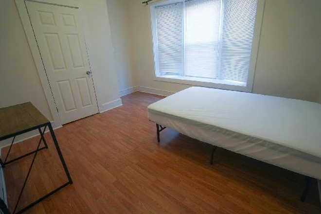 Bedroom - 5943 Kingsbury #2W Apartments
