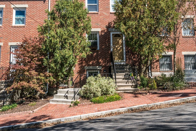 Outside View - FURNISHED BEDROOMS AVAILABLE NOW!  FLEXIBLE LEASE!  BEAUTIFUL FORT HILL!