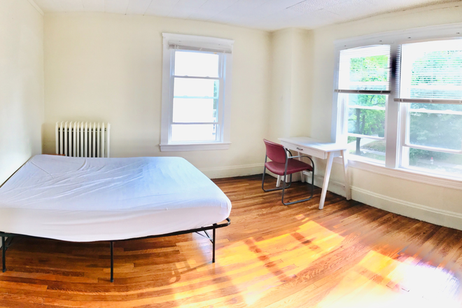 bedroom 1 - Fully furnished private bedrooms in little Italy Duplex