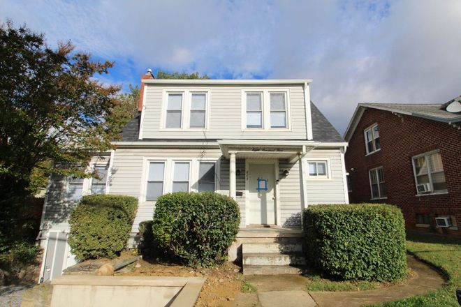 Front - Popular Downtown Home! Prime Location for Students!