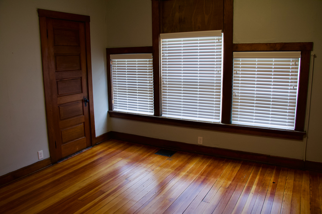 Bedroom - 2005 Hudson (8 bedrooms, short walk to campus!) House