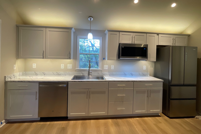 Kitchen - Linden Circle -  Parkwood Estates Apartments