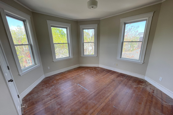 Call NOW for showings! 617-236-8550 - ALLSTON ST - RENOVATED FLR THRU 4BR FOR *8/1/2026* W/ STORAGE, IN UNIT W/D, DECK, RNTL PRKNG, 2 BATH Apartments