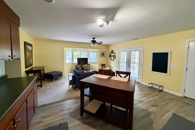 Shared space with other room - James Island Apartment Rooms- 8mins to MUSC (All Utilities Included)