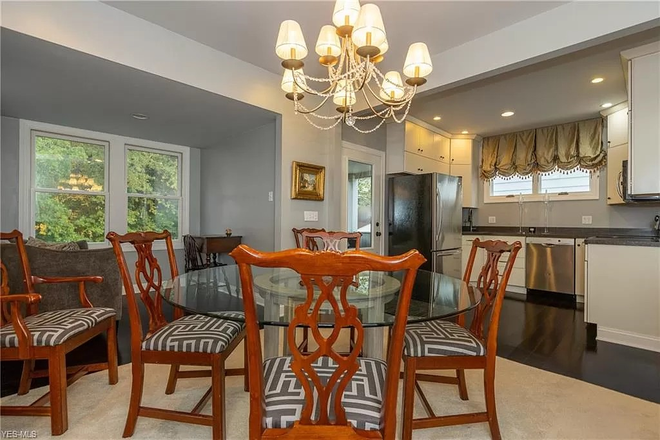Living Room, Kitchen, Entry - 2123 Prior Court Apartments