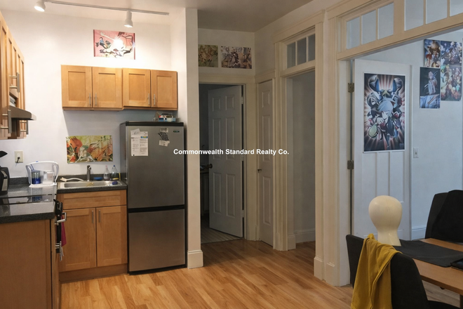 1 - Best off Campus building for the money no Fee Elevator Heat/hot water inc 9/1