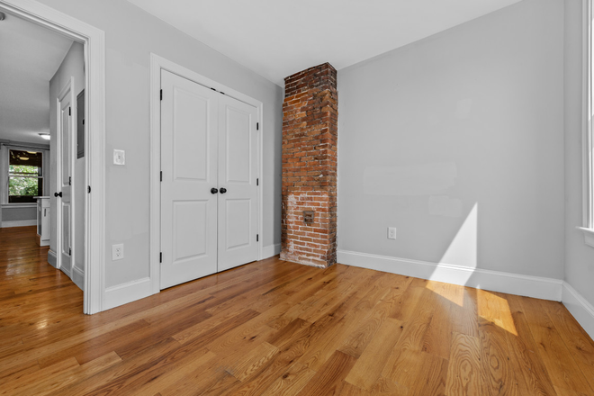 Call NOW for showings! 617-236-8600 - BREMEN ST - RENOVATED 3BR/1BA IN JEFFRIES PT NEAR BLUE LINE MBTA FOR *9/1/2026* W/ IN UNIT LNDRY, DW Apartments