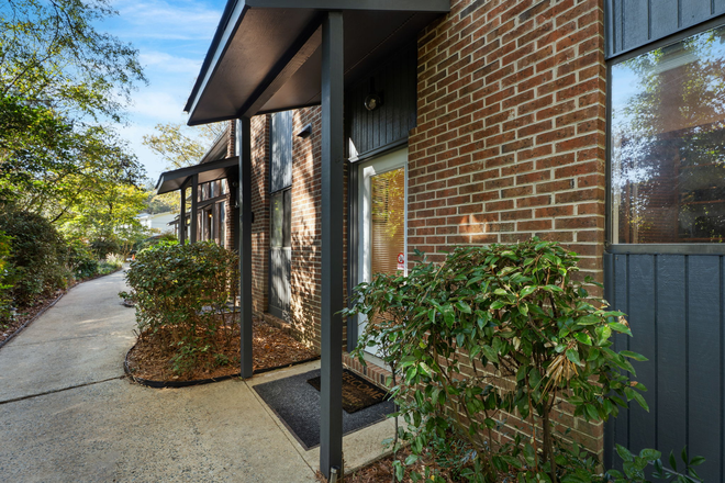 Building Exterior - Chapel Hill Innown - Townhome