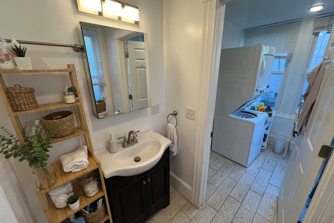 Bathroom - **ONLY 1/2 BROKER FEE** Gorgeous 4 Bedroom & 2 Bathroom Apartment