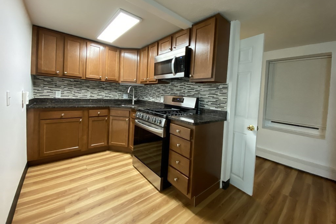 - - Close to Campus!! Spacious 2 bed w/ stainless steel appliances Apartments