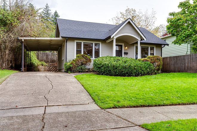 Outside street view - House close to campus
