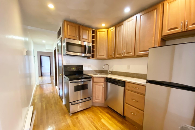 1 - SEPT 2025: North End. 1&2 Beds. Washer in Unit. Student OK Apartments