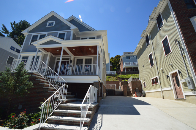 ... - NEWLY RENOVATED HIGH END 5 BED