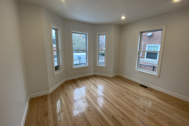 Call call or text Arezou at 617-584-7817 - Stunning 2 level duplex unit in Central Square: available for rent 6/1 but flexiable with date Apartments